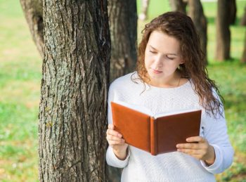 На улице Елены Стасовой