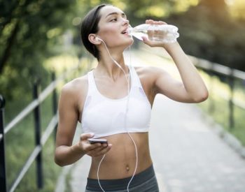 На улице Елены Стасовой