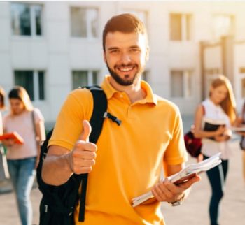 На улице Елены Стасовой